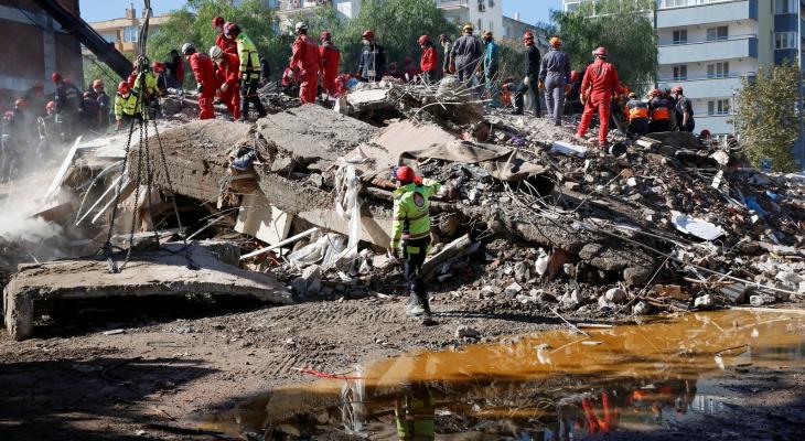 ارتفاع عدد قتلى زلزال إزمير التركية وعمليات البحث لا زالت مستمرة