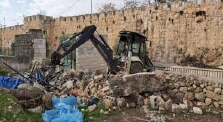 الاحتلال ينفذ أعمال تجريف في مقبرة الشهداء بالقدس