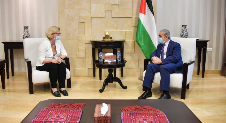 اشتية يناقش مع ممثلة فنلندا لدى فلسطين سبل التعاون المشترك