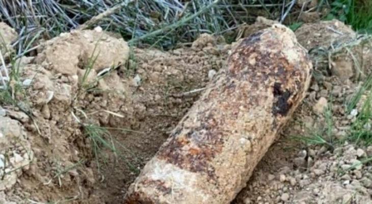 شاهد: الاحتلال يعثر على قذيفة بريطانية قديمة شرق قطاع غزة