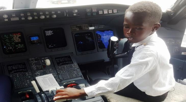 بالفيديو: مثله الأعلى "إيلون ماسك" صبي في السابعة يبهر أوغندا بمواهبه في الطيران