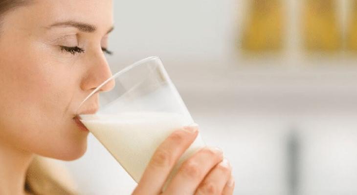 إليكِ "حواء" فوائد شرب الحليب قبل النوم