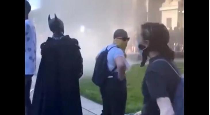 حقيقة ظهور "باتمان" أثناء اقتحام مبنى الكونجرس فى أمريكا
