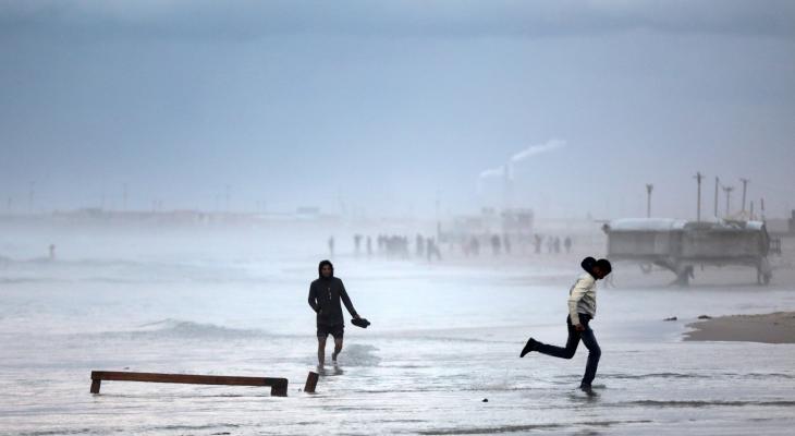 بحرية غزة تقرر إغلاق البحر أمام الملاحة بسبب المنخفض الجوي