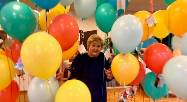 رئيسة وزراء النرويج تحتفل بعيد ميلادها الـ60 وسط "البلالين"