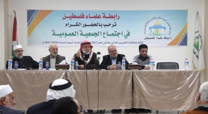 "علماء فلسطين" تُدين اقتحام الاحتلال لمنزل الشيخ عكرمة صبري