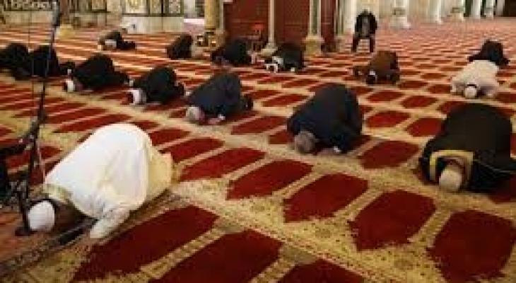 الصلاة في مساجد الضفة الغربية أثناء كورونا