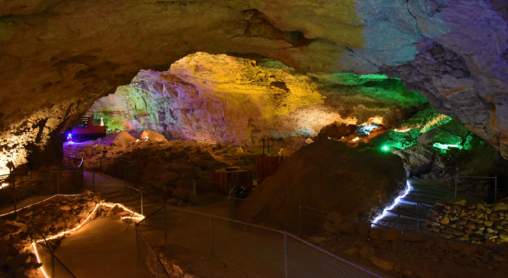 مطعم داخل كهف عمره 65 مليون سنة فى "جراند كانيون"
