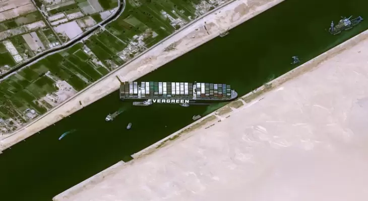 الإعلام العبري يُعقب على حادثة إغلاق سفينة لقناة السويس