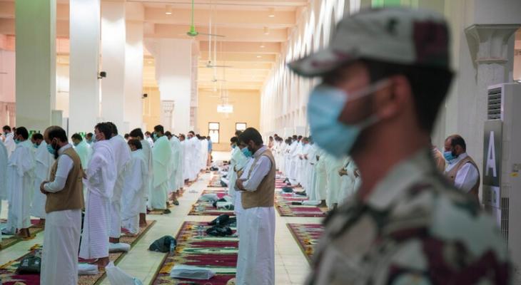 السعودية | السديس يؤكد أن تلقي "لقاح كورونا" في نهار رمضان لا يفطر الصائم