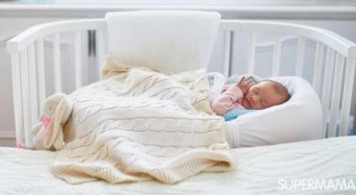 4 أشياء ابعديها عن سرير طفلك الرضيع