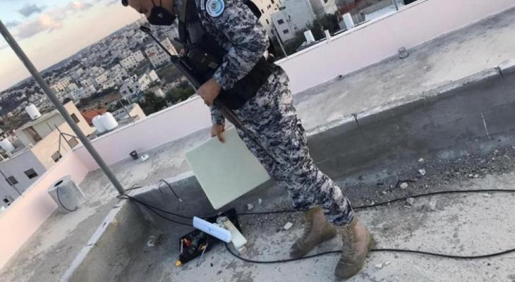 إزالة أبراج اتصالات إسرائيلية ممنوعة من العمل في رام الله