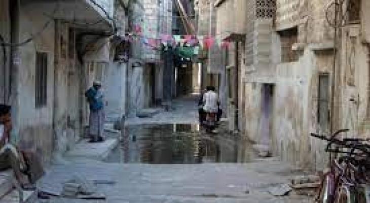 أهالي مخيم "السيدة زينب" بريف دمشق يُعانون من انتشار النفايات