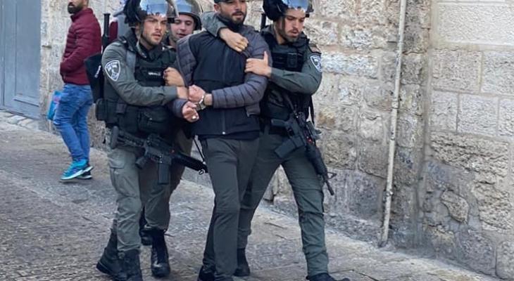قوات الاحتلال تعتقل شابًا في القدس