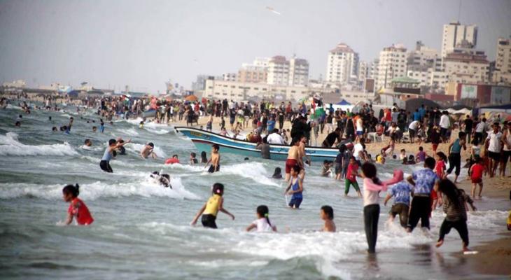 تمديد منع السباحة في بحر غزة