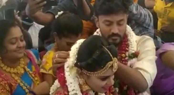 بالفيديو | هربا من قيود كورونا.. حفل زفاف هندي في الجو