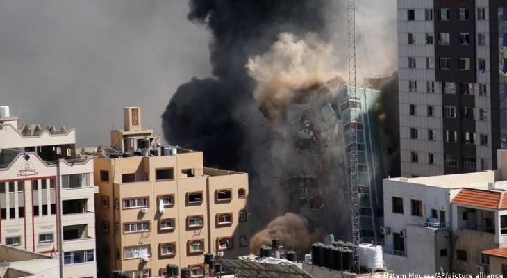 قناة عبرية تُعقب على قصف برج الجلاء في غزّة وتأثيره على "إسرائيل"