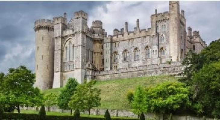 سرقة كنوز تاريخية "لا يمكن تعويضها" من قلعة أروندل البريطانية