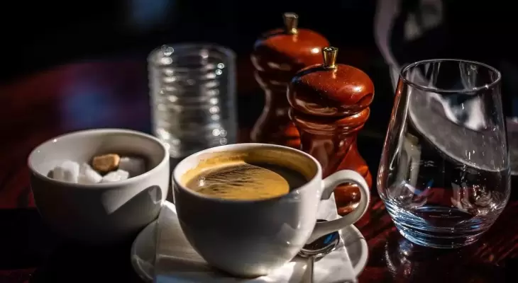 شاهدوا | قهوتك على حسابنا "مقهى" في العراق يشجع زبائنه على تلقي لقاح كورونا