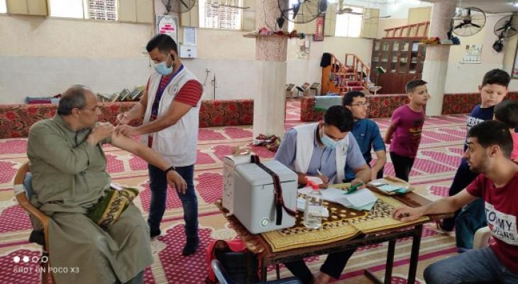 الأوقاف بغزة تُطلق حملة تطعيم ضد "كورونا" لرواد المساجد