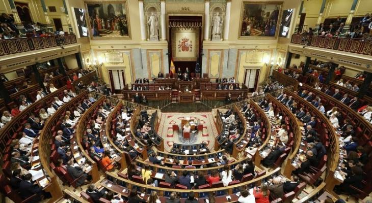 بالفيديو | فأر يقتحم جلسة "برلمان الاسباني" ويثير فوضى بين النواب