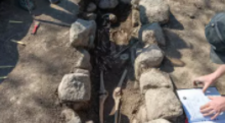 اكتشاف مقابر للفايكنج بها هياكل عظمية وأثار عمرها أكثر من 1000 عام بالسويد