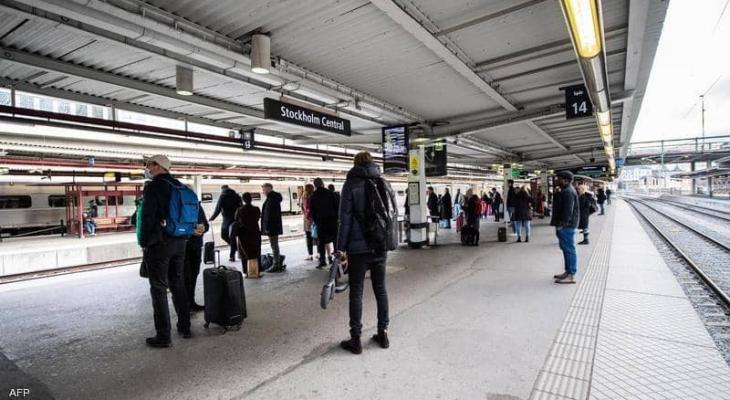 السويد | سيدة ترمي بنفسها وطفليها أمام القطار
