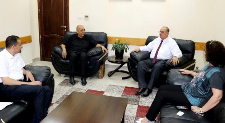 تفاصيل لقاء أبو مويس مع سفير فلسطين في ماليزيا