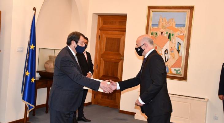السفير عطاري يُقدم أوراق اعتماده لدى رئيس قبرص