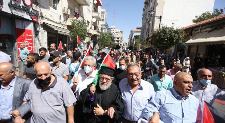 رام الله: مسيرة حاشدة رفضًا لجريمة الاحتلال في القدس وجنين