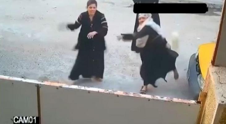 عراقيات يهاجمن منزل ضرة إحداهن بالحجارة