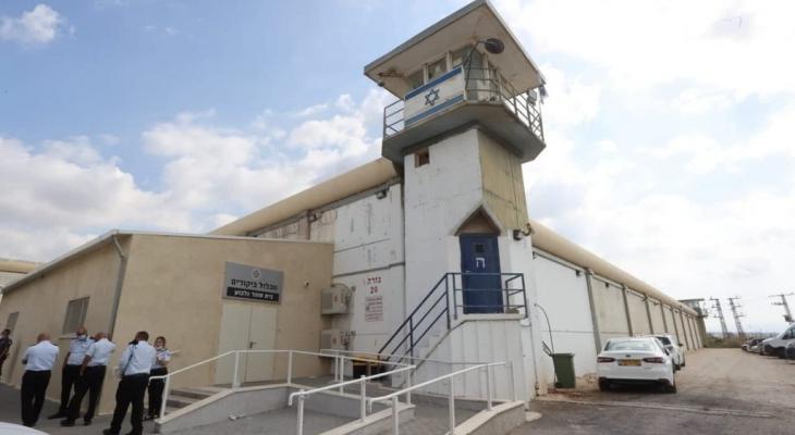 شاهد.. الشرطة الإسرائيلية تكشف عن طريقة فرار الأسرى من سجن "جلبوع"