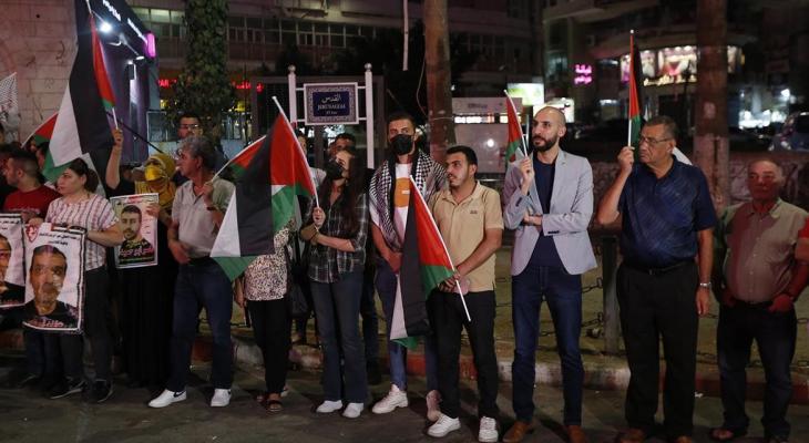 الخليل: وقفة دعم وإسناد مع الأسير المضرب هشام أبو هواش