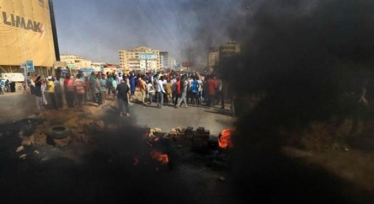 3 قتلى وأكثر من 80 مصابًا في انقلاب السودان.jpg