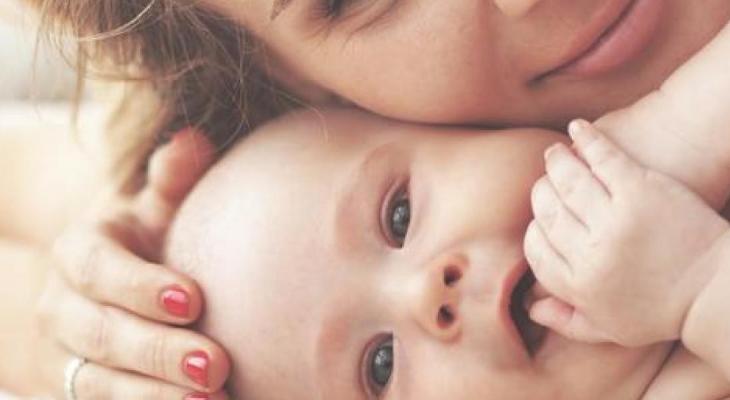 بالفيديو: اليكِ "سيدتي" خطوات أساسية للحفاظ على إشراقة بشرتك بعد الولادة