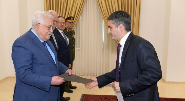 الرئيس يتقبل أوراق اعتماد سفير قبرص لدى دولة فلسطين.jpg