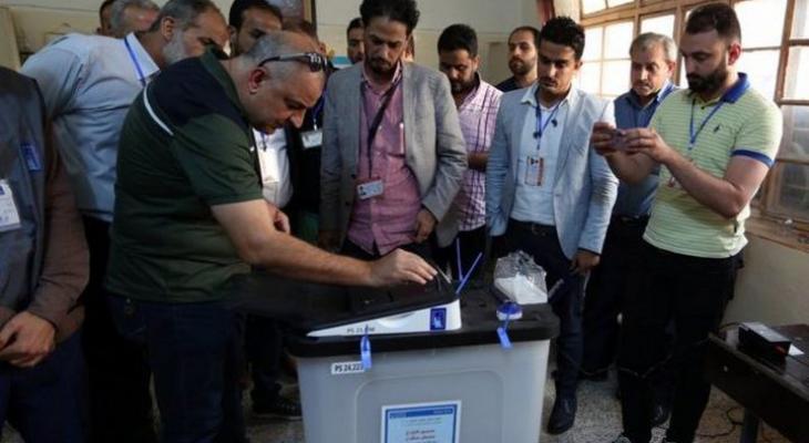 العراقيون يتوجهون لانتخاب ممثليهم في أول انتخابات برلمانية مبكرة