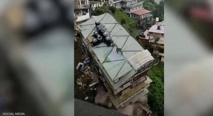 بالفيديو: انهيار مبنى من 8 طوابق في الهند