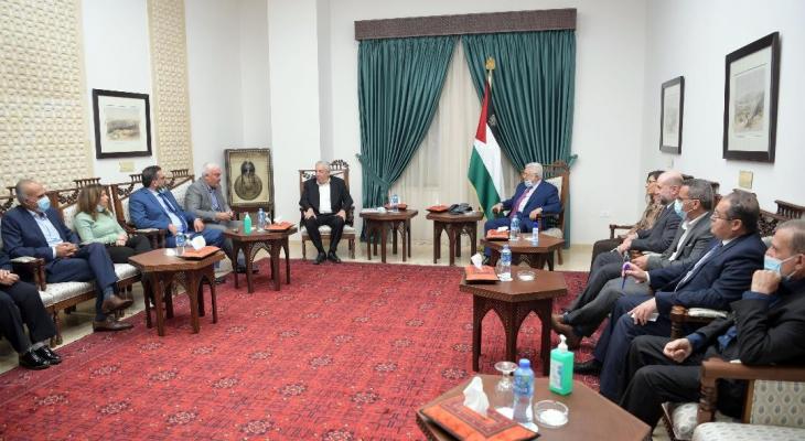 أول تعليق من الرئيس عباس على القرار الإسرائيلي ضد مؤسسات فلسطينية