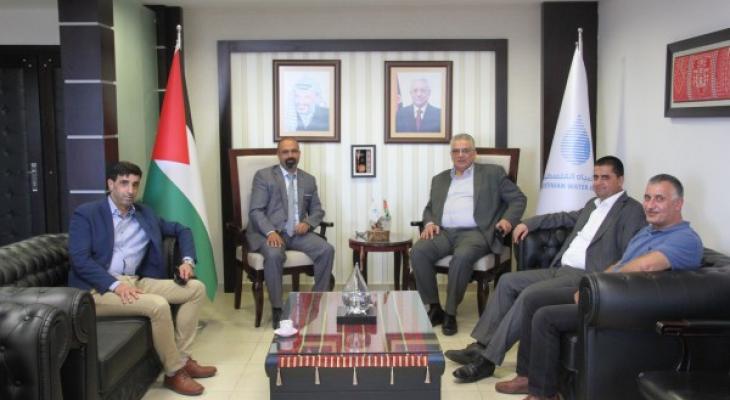 جانب من لقاء غنيم مع رئيس اتحاد المقاولين الفلسطينيين