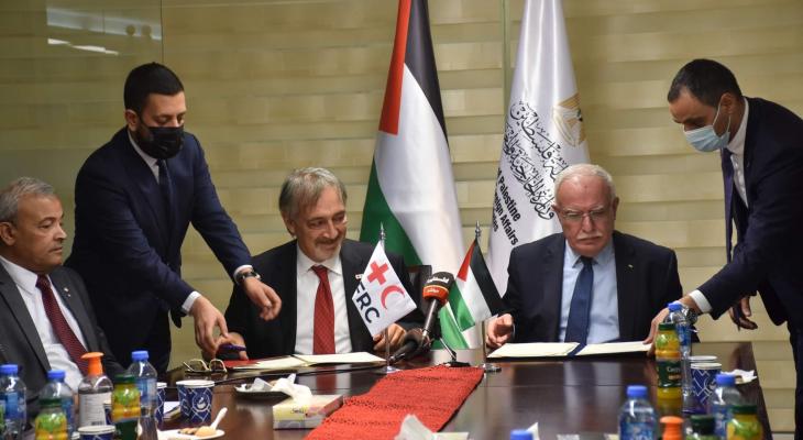 المالكي يوقع اتفاقية لفتح فرع للاتحاد الدولي لجمعيات الصليب والهلال الأ حمر في فلسطين.jpeg