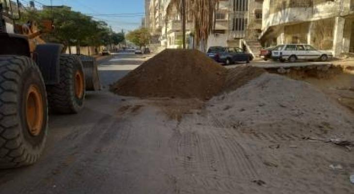 بلدية غزة تشرع بتأمين محيط المناطق المتضررة خلال العدوان الأخير