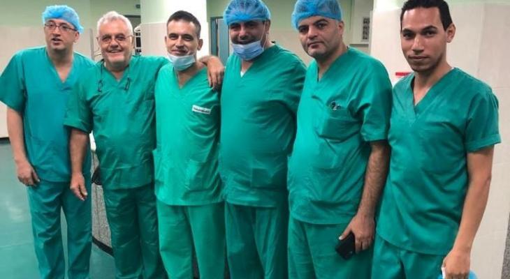 وفد تجمع الأطباء الفلسطينيين ينهى رحلته الطبية في غزة