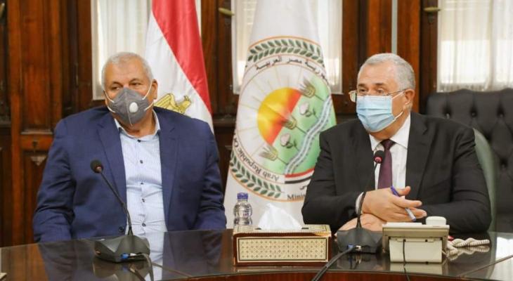 وزير الزراعة المصري يبحث مع اتحاد النحالين النهوض بصناعة عسل النحل