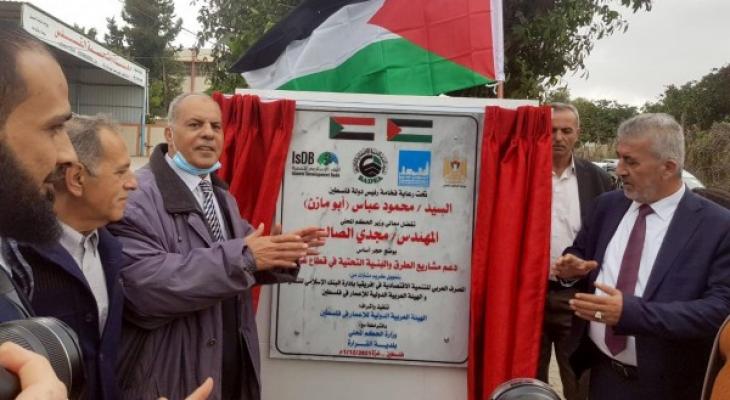 الصالح يفتتح مشارع في غزة
