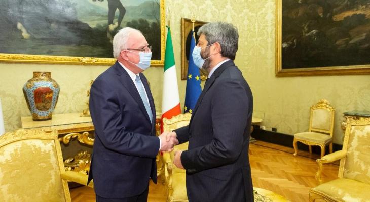 الخارجية تطلع رئيس البرلمان الإيطالي على انتهاكات الاحتلال