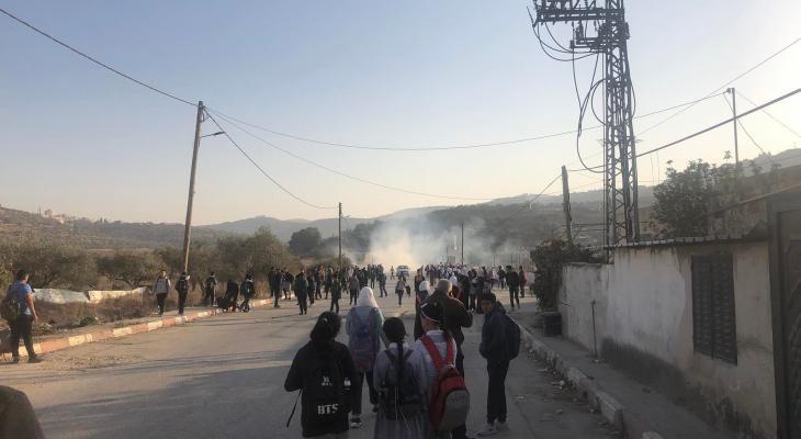 إصابات بالاختناق بعد مهاجمة الاحتلال طلبة مدارس بلدة عناتا بالقدس المحتلة