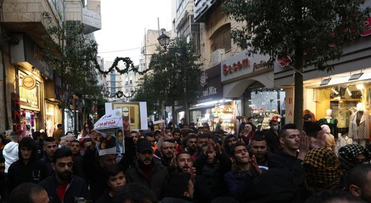 نشطاء بيت لحم ينظمون وقفة دعم للأسير أبو هواش في ساحة المهد