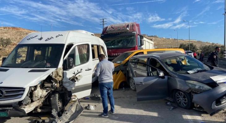 الهلال الأحمر: إصابة 14 مواطنًا بحادث سير وقع بين 5 مركبات في القدس