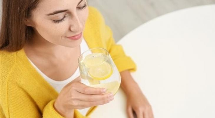 فيديو: اليكِ حواء السبب الحقيقي لضرورة شرب الماء مع الليمون كل يوم‎‎
